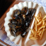 Nationalgericht der Bretagne "Muscheln mit Fritten"
